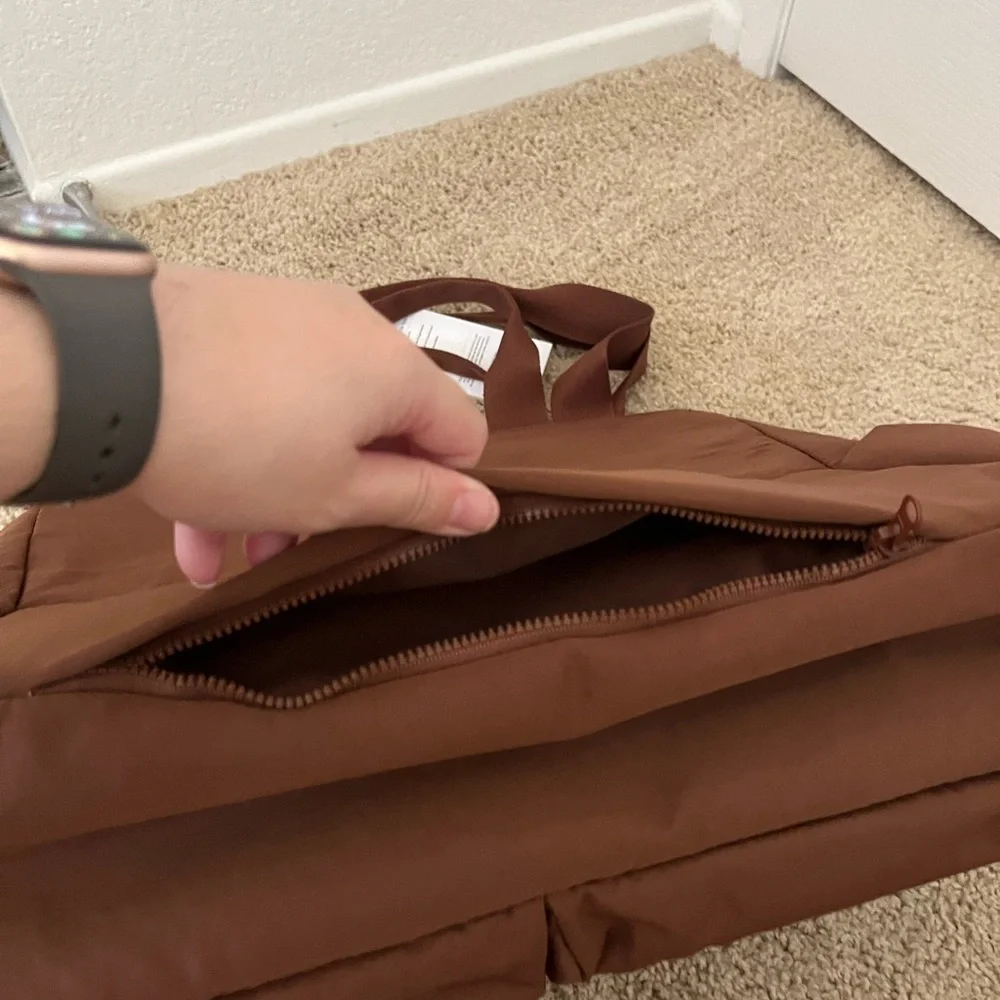 NWT BEIS Sports Carryall Bag in Maple - Picture 4 of 11